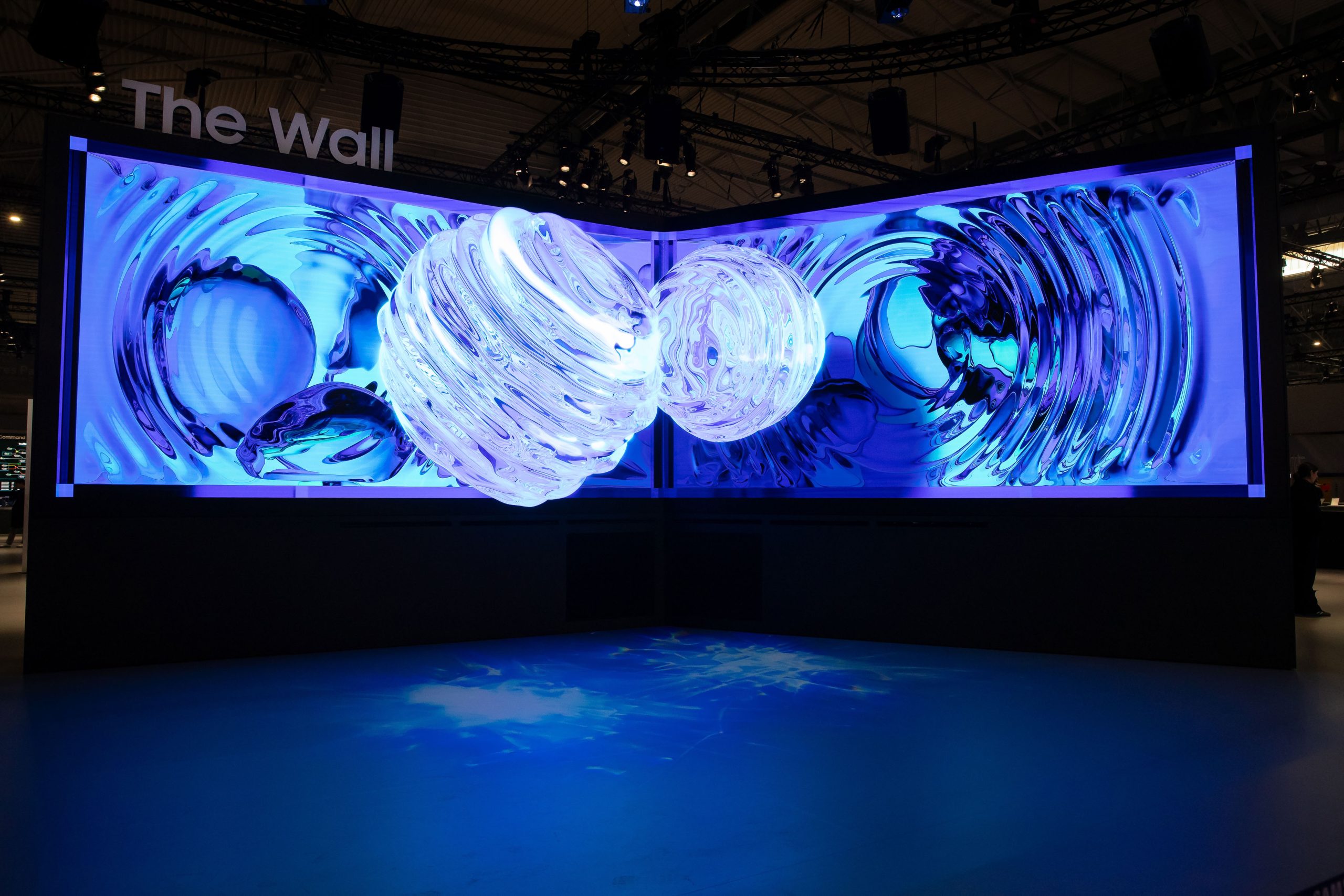 Samsung Showcases Color E-Paper and AI Signage Solutions at ISE 2025
